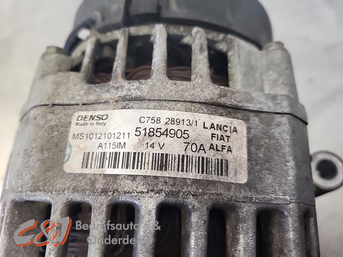 Dynamo van een Fiat Doblo Cargo (263) 1.3 MJ 16V DPF Euro 5 2014
