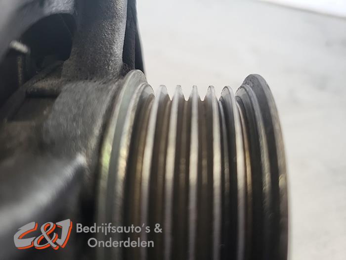 Dynamo van een Fiat Doblo Cargo (263) 1.3 MJ 16V DPF Euro 5 2014