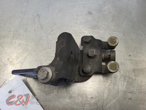 Gebruikte Schuifdeurrol rechts Ford Transit 2.2 TDCi 16V Prijs € 15,75 Margeregeling aangeboden door C&J Bedrijfsauto's & Onderdelen