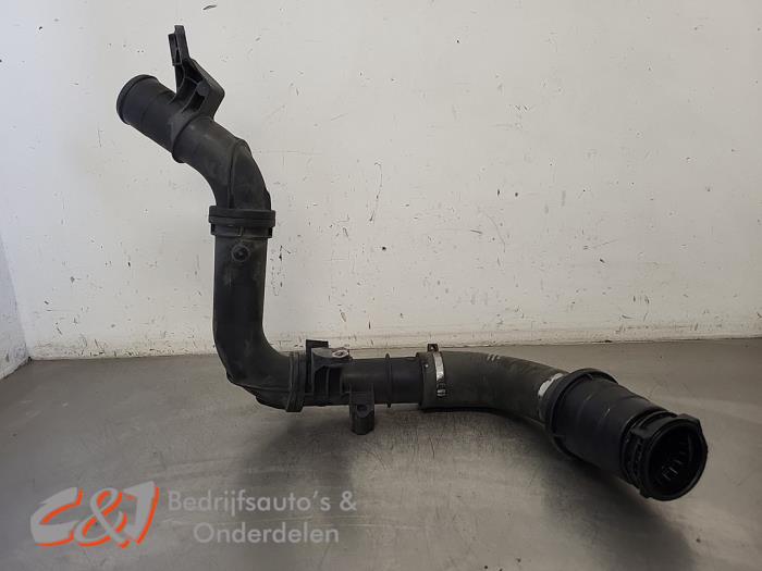 Gebruikte Intercooler Buis Opel Vivaro 1.6 CDTI BiTurbo 120 Prijs € 42,00 Margeregeling aangeboden door C&J Bedrijfsauto's & Onderdelen