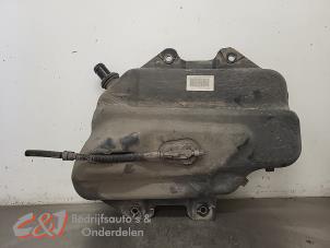 Gebruikte Tank adblue Mercedes Vito (447.6) 1.6 111 CDI 16V Prijs € 131,25 Margeregeling aangeboden door C&J Bedrijfsauto's & Onderdelen