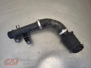 Gebruikte Intercooler Buis Mercedes Vito (447.6) 1.6 111 CDI 16V Prijs € 42,00 Margeregeling aangeboden door C&J Bedrijfsauto's & Onderdelen