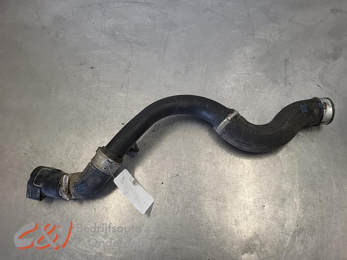 Gebruikte Intercooler Buis Volkswagen Transporter T5 2.0 TDI DRF Prijs € 15,75 Margeregeling aangeboden door C&J Bedrijfsauto's & Onderdelen