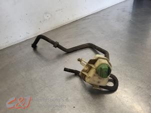 Gebruikte Servo Oliereservoir Volkswagen Transporter T5 2.0 TDI DRF Prijs € 21,00 Margeregeling aangeboden door C&J Bedrijfsauto's & Onderdelen