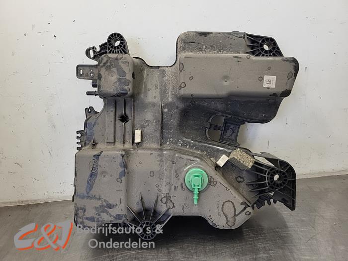 Gebruikte Ureumreservoir Citroen Jumpy 1.5 Blue HDi 100 Prijs € 157,50 Margeregeling aangeboden door C&J Bedrijfsauto's & Onderdelen