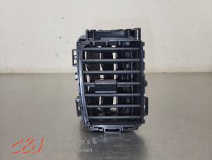 Gebruikte Luchtrooster Dashboard Citroen Jumpy 1.5 Blue HDi 100 Prijs € 15,75 Margeregeling aangeboden door C&J Bedrijfsauto's & Onderdelen