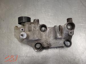 Gebruikte Dynamosteun boven Nissan Interstar 2.3 dCi 135 16V Prijs € 26,25 Margeregeling aangeboden door C&J Bedrijfsauto's & Onderdelen