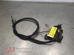 Gebruikte Schuifdeur Slotmechaniek rechts Citroen Jumper (U9) 2.2 HDi 120 Prijs € 68,25 Margeregeling aangeboden door C&J Bedrijfsauto's & Onderdelen