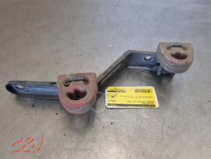 Gebruikte Uitlaatsteun Mercedes Sprinter 3,5t (907.6/910.6) 311 CDI 2.1 D FWD Prijs € 15,75 Margeregeling aangeboden door C&J Bedrijfsauto's & Onderdelen