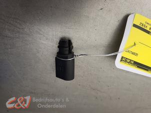 Gebruikte Temperatuursensor buiten Volkswagen Transporter T6 2.0 TDI DRF Prijs € 10,50 Margeregeling aangeboden door C&J Bedrijfsauto's & Onderdelen