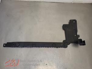 Gebruikte Bumpersteun links-achter Ford Transit 2.2 TDCi 16V Prijs € 21,00 Margeregeling aangeboden door C&J Bedrijfsauto's & Onderdelen