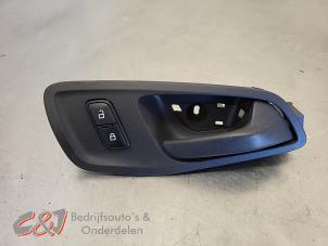 Gebruikte Portiergreep 2Deurs rechts Ford Transit 2.2 TDCi 16V Prijs € 15,75 Margeregeling aangeboden door C&J Bedrijfsauto's & Onderdelen