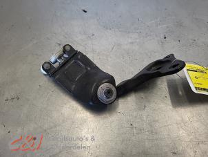 Gebruikte Schuifdeurrol rechts Ford Transit 2.2 TDCi 16V Prijs € 15,75 Margeregeling aangeboden door C&J Bedrijfsauto's & Onderdelen