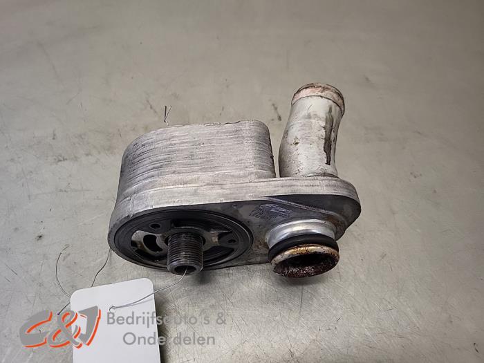 Gebruikte Oliekoeler Iveco New Daily VI 33S16, 35C16, 35S16 Prijs € 47,25 Margeregeling aangeboden door C&J Bedrijfsauto's & Onderdelen