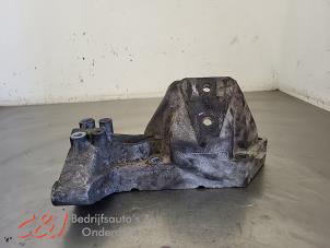 Gebruikte Motorsteun Iveco New Daily VI 33S16, 35C16, 35S16 Prijs € 26,25 Margeregeling aangeboden door C&J Bedrijfsauto's & Onderdelen