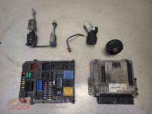 Gebruikte Contactslot + computer Peugeot Expert (V1/VA/VB/VE/VF/VT/VY) 1.6 Blue HDi 115 Prijs € 446,25 Margeregeling aangeboden door C&J Bedrijfsauto's & Onderdelen