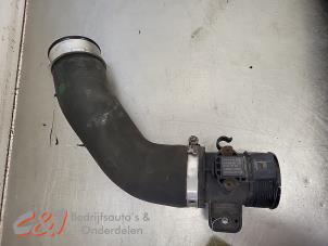 Gebruikte Intercooler Buis Volkswagen Transporter T5 2.0 TDI DRF Prijs € 26,25 Margeregeling aangeboden door C&J Bedrijfsauto's & Onderdelen