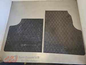 Gebruikte Matten Set Opel Vivaro 1.6 CDTi BiTurbo 125 Prijs € 31,50 Margeregeling aangeboden door C&J Bedrijfsauto's & Onderdelen