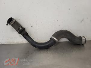 Gebruikte Intercooler Buis Volkswagen Transporter T5 2.0 TDI BlueMotion Prijs € 15,75 Margeregeling aangeboden door C&J Bedrijfsauto's & Onderdelen