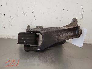 Gebruikte Motorsteun Volkswagen Transporter T5 2.0 TDI BlueMotion Prijs € 26,25 Margeregeling aangeboden door C&J Bedrijfsauto's & Onderdelen