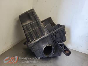 Gebruikte Luchtfilterhuis Volkswagen Transporter T5 1.9 TDi Prijs € 26,25 Margeregeling aangeboden door C&J Bedrijfsauto's & Onderdelen