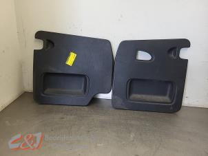 Gebruikte Bekleding achterdeur Renault Trafic (1FL/2FL/3FL/4FL) 1.6 dCi 120 Twin Turbo Prijs € 52,50 Margeregeling aangeboden door C&J Bedrijfsauto's & Onderdelen