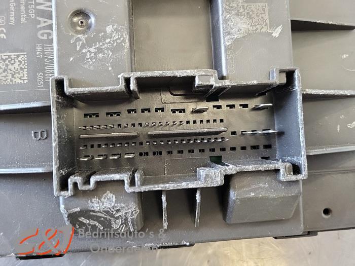 Computer Body Control van een Volkswagen Transporter T5 2.0 TDI DRF 2011