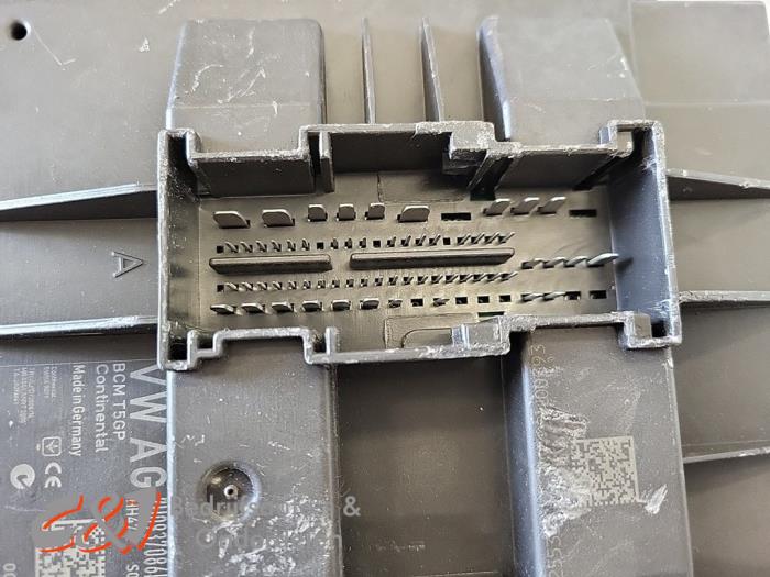 Computer Body Control van een Volkswagen Transporter T5 2.0 TDI DRF 2011