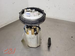 Gebruikte Tank element Pomp Mercedes Vito (639.6) 2.2 116 CDI 16V Euro 5 Prijs € 68,25 Margeregeling aangeboden door C&J Bedrijfsauto's & Onderdelen