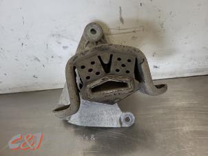 Gebruikte Motorrubber Volkswagen Transporter T5 2.0 TDI DRF 4Motion Prijs € 21,00 Margeregeling aangeboden door C&J Bedrijfsauto's & Onderdelen