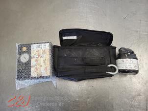 Gebruikte Bandenpomp Opel Combo Cargo 1.6 CDTI 75 Prijs € 68,25 Margeregeling aangeboden door C&J Bedrijfsauto's & Onderdelen