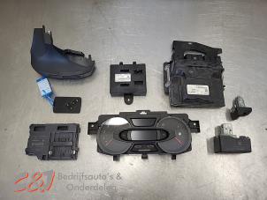 Gebruikte Contactslot + computer Renault Trafic (1FL/2FL/3FL/4FL) 2.0 dCi 16V 120 Prijs € 630,00 Margeregeling aangeboden door C&J Bedrijfsauto's & Onderdelen