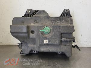 Gebruikte Adblue tank Renault Trafic (1FL/2FL/3FL/4FL) 1.6 dCi 95 Prijs € 367,50 Margeregeling aangeboden door C&J Bedrijfsauto's & Onderdelen