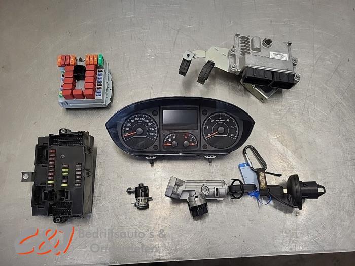 Gebruikte Kontaktslot + computer Citroen Jumper (U9) 2.2 Blue HDi 140 Prijs € 525,00 Margeregeling aangeboden door C&J Bedrijfsauto's & Onderdelen