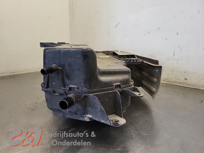 Adblue tank van een Citroën Jumper (U9) 2.2 Blue HDi 140 2023