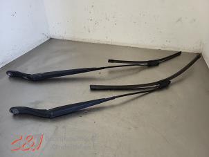 Gebruikte Ruitenwisserarm set Citroen Jumpy 2.0 Blue HDI 120 Prijs € 36,75 Margeregeling aangeboden door C&J Bedrijfsauto's & Onderdelen