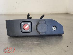 Gebruikte 12 Volt aansluiting Citroen Jumpy 2.0 Blue HDI 120 Prijs € 26,25 Margeregeling aangeboden door C&J Bedrijfsauto's & Onderdelen