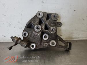 Gebruikte Versnellingsbak Steun Peugeot Boxer (U9) 2.0 BlueHDi 160 Prijs € 78,75 Margeregeling aangeboden door C&J Bedrijfsauto's & Onderdelen