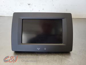 Gebruikte Display Interieur Peugeot Partner (EA//EF/EN/EU) 1.5 BlueHDi 130 Prijs € 152,25 Margeregeling aangeboden door C&J Bedrijfsauto's & Onderdelen