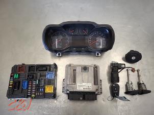 Gebruikte Kontaktslot + computer Opel Combo Cargo 1.5 CDTI 100 Prijs € 315,00 Margeregeling aangeboden door C&J Bedrijfsauto's & Onderdelen