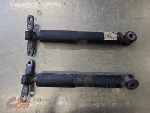 Gebruikte Schokdemper set Peugeot Partner (EA//EF/EN/EU) 1.5 BlueHDi 130 Prijs € 36,75 Margeregeling aangeboden door C&J Bedrijfsauto's & Onderdelen