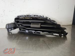 Gebruikte Luchtrooster Dashboard Ford Transit Courier 1.5 TDCi 75 Prijs € 21,00 Margeregeling aangeboden door C&J Bedrijfsauto's & Onderdelen