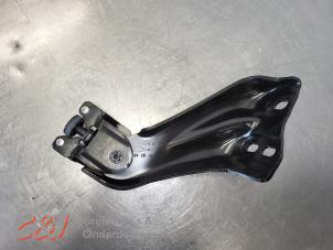 Gebruikte Schuifdeurrol rechts Ford Transit Courier 1.5 TDCi 75 Prijs € 15,75 Margeregeling aangeboden door C&J Bedrijfsauto's & Onderdelen