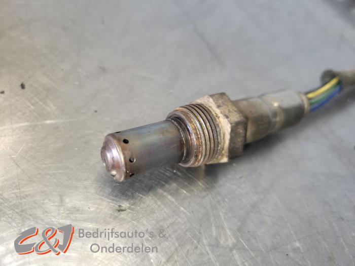 Lambda Sonde van een Peugeot Partner (EA//EF/EN/EU) 1.5 BlueHDi 130 2022