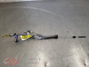 Gebruikte Peilstok Olie Renault Trafic (1FL/2FL/3FL/4FL) 2.0 dCi 16V 145 Prijs € 21,00 Margeregeling aangeboden door C&J Bedrijfsauto's & Onderdelen