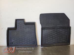 Gebruikte Matten Set Opel Combo Cargo 1.6 CDTI 100 Prijs € 63,00 Margeregeling aangeboden door C&J Bedrijfsauto's & Onderdelen