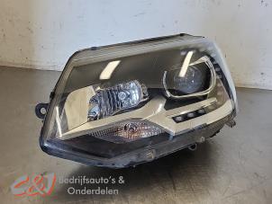 Gebruikte Linker Koplamp Volkswagen Transporter T6 2.0 TDI DRF 4Motion Prijs € 472,50 Margeregeling aangeboden door C&J Bedrijfsauto's & Onderdelen