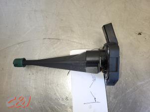 Gebruikte Olie niveau sensor Volkswagen Crafter (SY) 2.0 TDI FWD Prijs € 26,25 Margeregeling aangeboden door C&J Bedrijfsauto's & Onderdelen