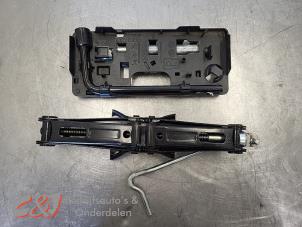 Gebruikte Krikset Opel Combo Cargo 1.6 CDTI 100 Prijs € 52,50 Margeregeling aangeboden door C&J Bedrijfsauto's & Onderdelen