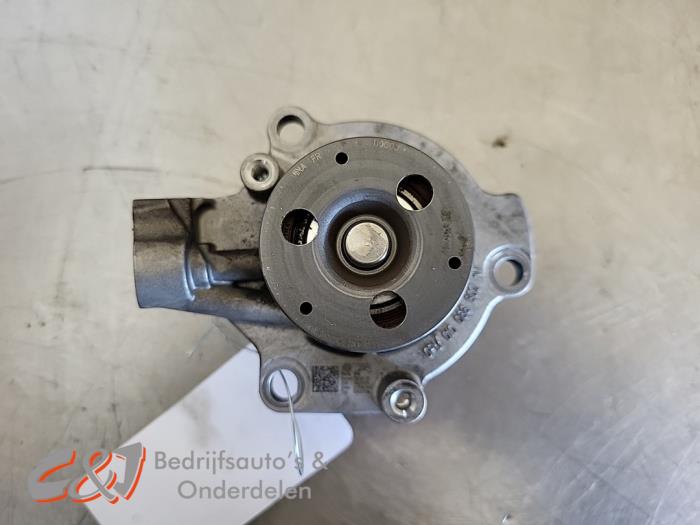 Gebruikte Waterpomp Volkswagen Crafter (SY) 2.0 TDI FWD Prijs € 31,50 Margeregeling aangeboden door C&J Bedrijfsauto's & Onderdelen